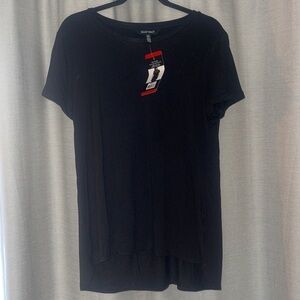 NWT ELLEN TRACY BLACK SCOOP NECK FLOWY TEE
